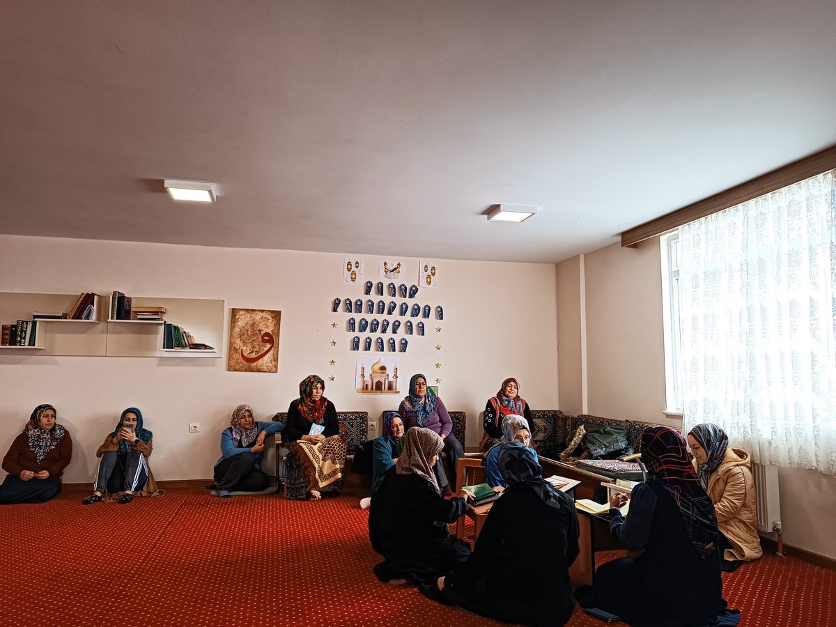 NigdeKYGM's tweet photo. Yurt Müdürlüklerimizde öğrencilerimizle birlikte Kadir Gecesi’ne özel program düzenlenmiştir. Bu anlamlı gecede bir araya gelinerek dualar edilmiştir. 🤲🏻

📍Sultan 1. Kılıçarslan Yurt Müdürlüğü 
📍Sultan 2. Kılıçarslan Yurt Müdürlüğü

#YurdumdaRamazan
#GSBYurtları https://t.co/Kz0sFqZWTI