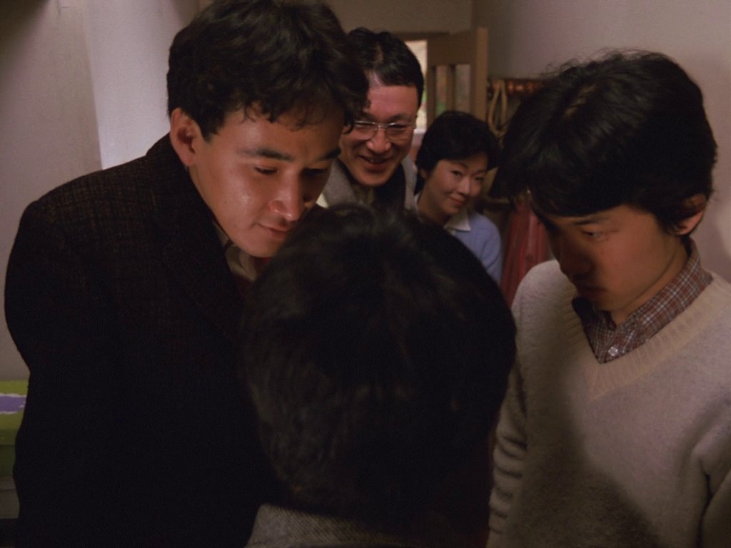 wah_s63's tweet photo. Amazing farce comedy looking at Japan getting its first taste of filthy Bubble Era wealth, and how it's destroying people's minds. The comedy is extremely well-crafted, and the refined arthouse style delivers the proceedings with the perfect amount of surrealism.
#AHWatching https://t.co/B4NlNHzVcO