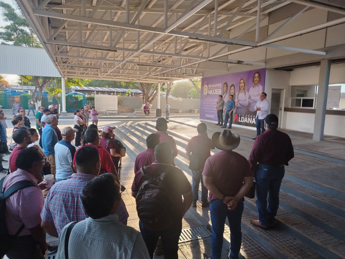 Ni un puente laboral nos detiene. Presentes en la junta de seguridad, interacción directa, no hay pretexto de no saber. El interés tiene pies. Excelente inicio de semana líder <a href="/lgps03101/">@lgps0310</a> y familia <a href="/Seccion42_STPRM/">Seccion 42 STPRM Oficial</a> ¡VAMOS CON TODO Y POR TODO!