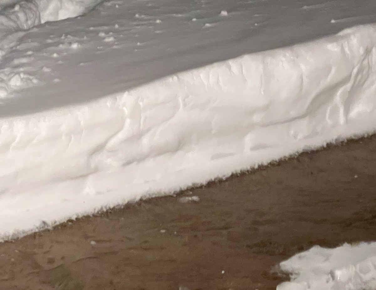 11MyJam's tweet image. My fat self loves when you snow plow, and it makes the snow look like a slice of cake or cream cheese