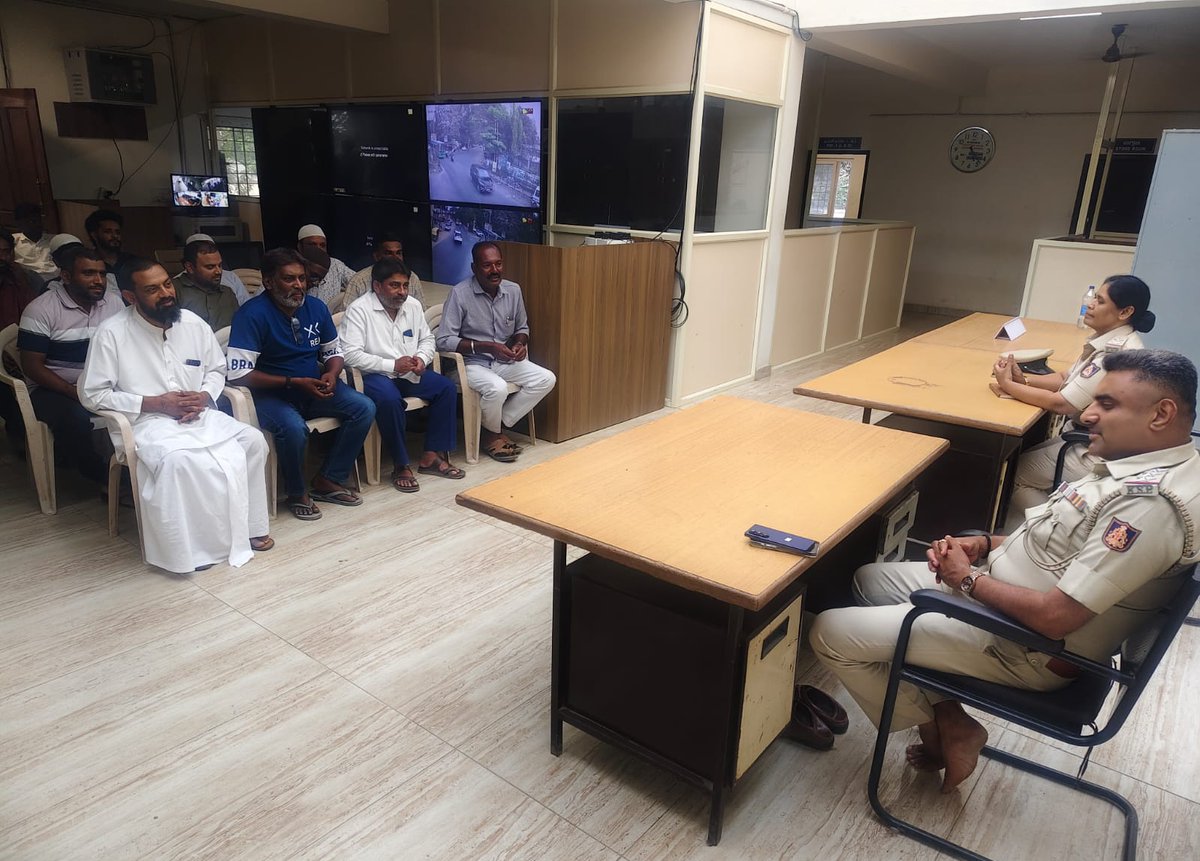 ಈ ದಿನ ಜಿಗಣಿ ಪೊಲೀಸ್ ಠಾಣೆಯಲ್ಲಿ ಮುಂದಿನ ದಿನಗಳಲ್ಲಿ ಬರುವ ಯುಗಾದಿ ಮತ್ತು ರಂಜಾನ್ ಹಬ್ಬದ ಪ್ರಯುಕ್ತ ಶಾಂತಿ ಸಭೆಯನ್ನು ಹಮ್ಮಿಕೊಂಡಿದ್ದು ಹಬ್ಬದ ಆಚರಣೆ ಸಮಯದಲ್ಲಿ ಕಾನೂನು ಸುವ್ಯವಸ್ಥೆಯನ್ನು ಕಾಪಾಡಿಕೊಂಡು ಯಾವುದೇ ರೀತಿಯ ಅಹಿತಕರ ಘಟನೆ ನಡೆಯದಂತೆ  ಮುನ್ನೆಚ್ಚರಿಕೆ ವಹಿಸುವಂತೆ ಸೂಕ್ತ ತಿಳುವಳಿಕೆ  ನೀಡಿರುತ್ತದೆ.