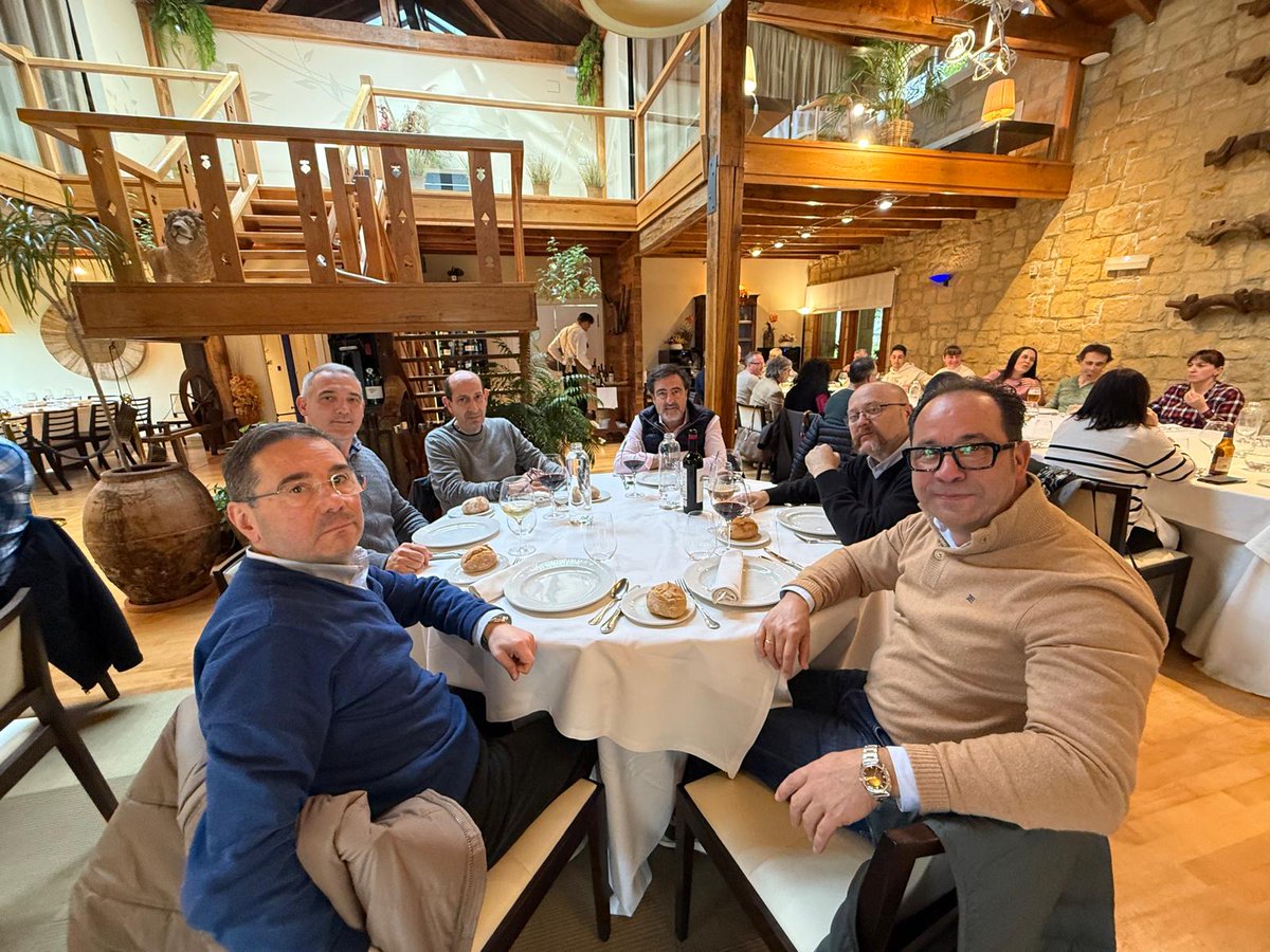 procomsaoficial's tweet image. La semana pasada en #Procomsa celebramos un momento muy especial: la #jubilación de nuestro delegado comercial, Anxo Romero.

👏 Queremos agradecerle sinceramente todo lo que ha aportado a Procomsa a lo largo de estos años y reconocer su #implicación, #esfuerzo y #contribución.