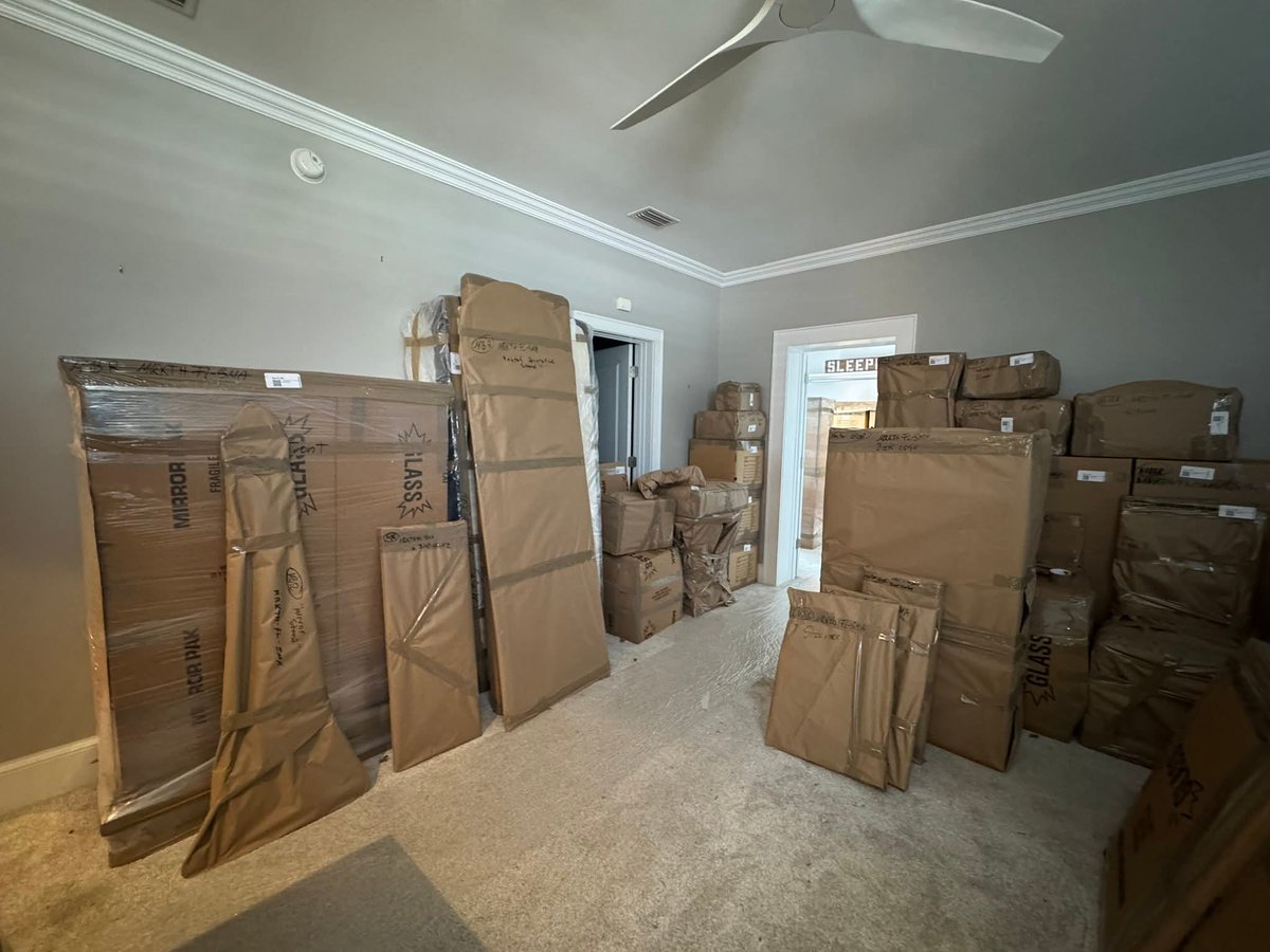 rampant7900's tweet image. At Rampant Movers, we treat your belongings like our own. Whether it’s oversized furniture or delicate decor, we’ve got it covered.

Get your free quote today at Rampantmovers.com.

#MovingDay #ProfessionalMovers #StressFreeMove