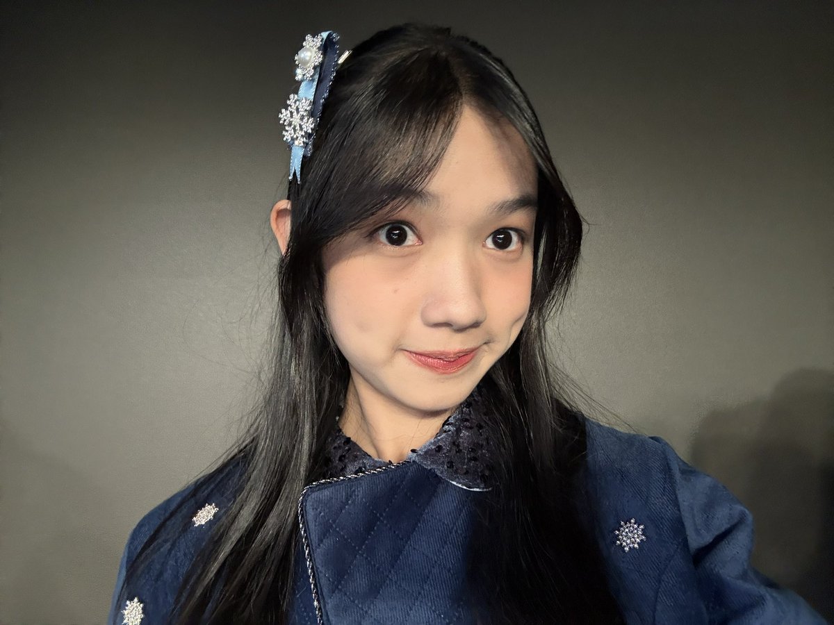 terimakasiii banyak buat show AKBI hari ini!!! senang sekaliii bisa berkesempatan meranin karakter acing di 3 episode yang ga di duga ternyata… 🤯🤯🤯 seneng banget juga bisa acting bareng kakak2 🥹🤍 hehehehhe, gimana shownyaaa?? seru gaaa??? gak kerasa ya sebentar lagi udah