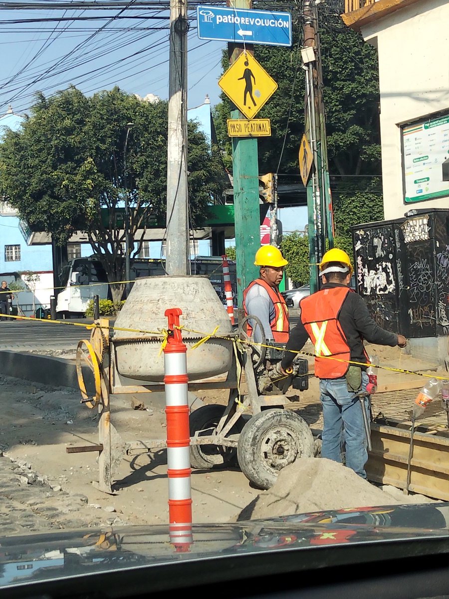 Tlacopac_Campes's tweet image. Querer borrar la historia, la tradicion, cultura, el desprecio a la memoria  es evidente. Av de la Paz, San Ángel. @LopezCasarinJ @AlcaldiaAO en destrucción por intereses inmobiliarios. @copaco_san @INAHmx @cultura_mx #PGD @ClaraBrugadaM @craviotocesar