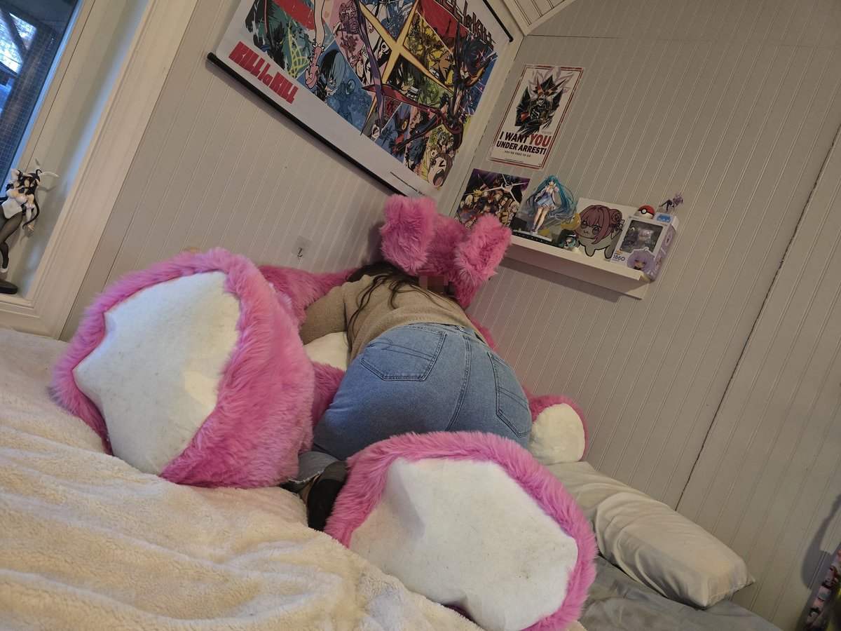 PlushiiKitten tweet media