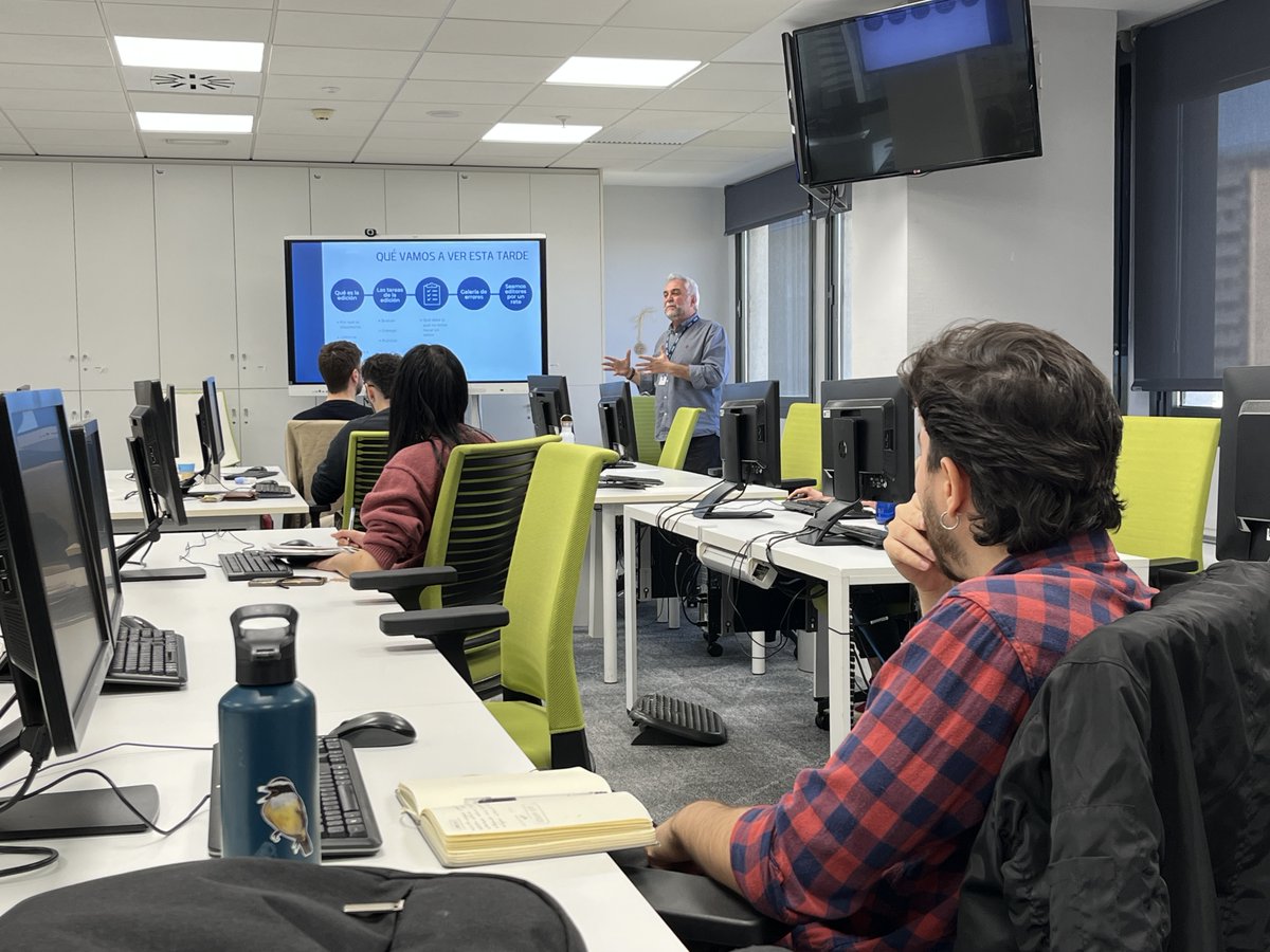 EFE Escuela tweet media