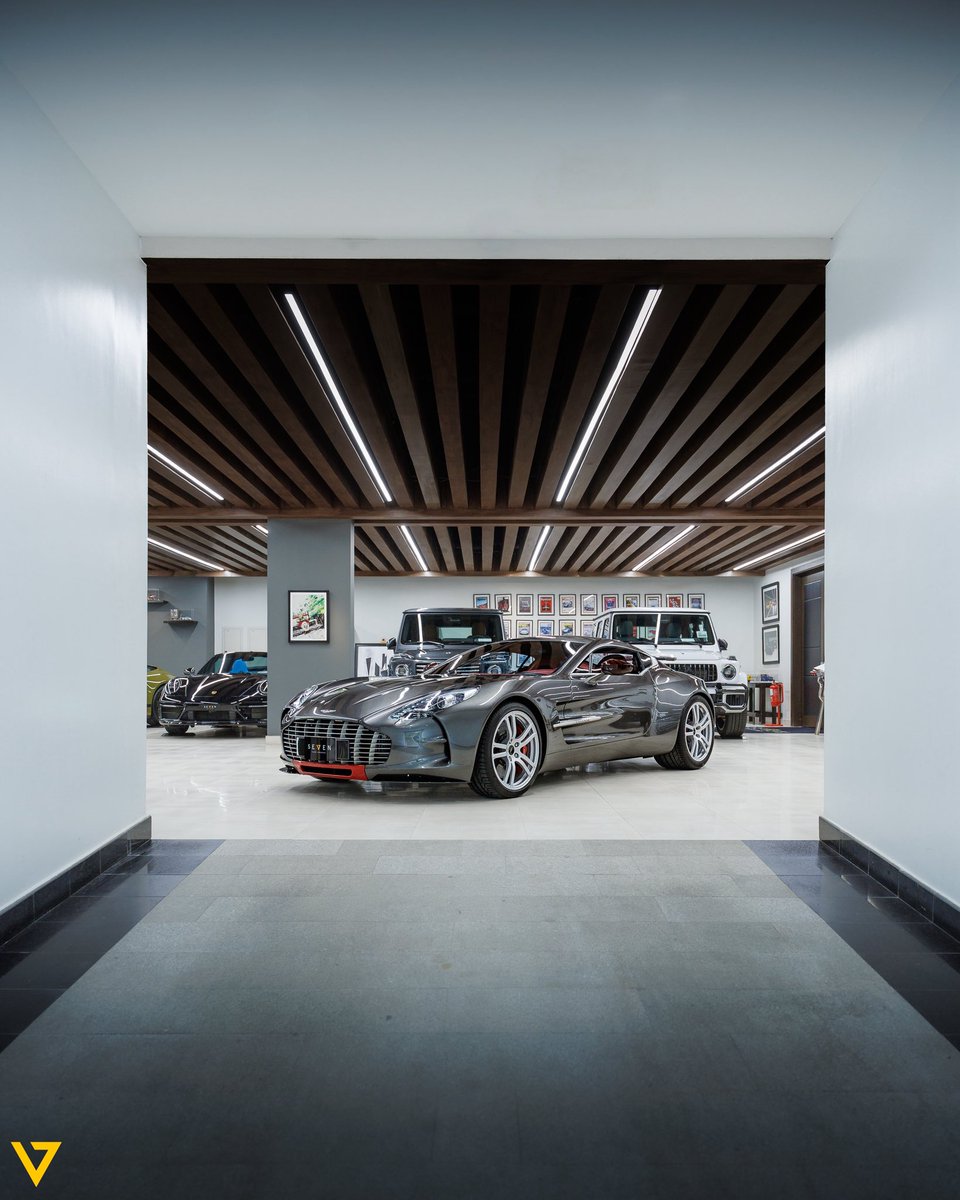 SEVEN CAR LOUNGE tweet media