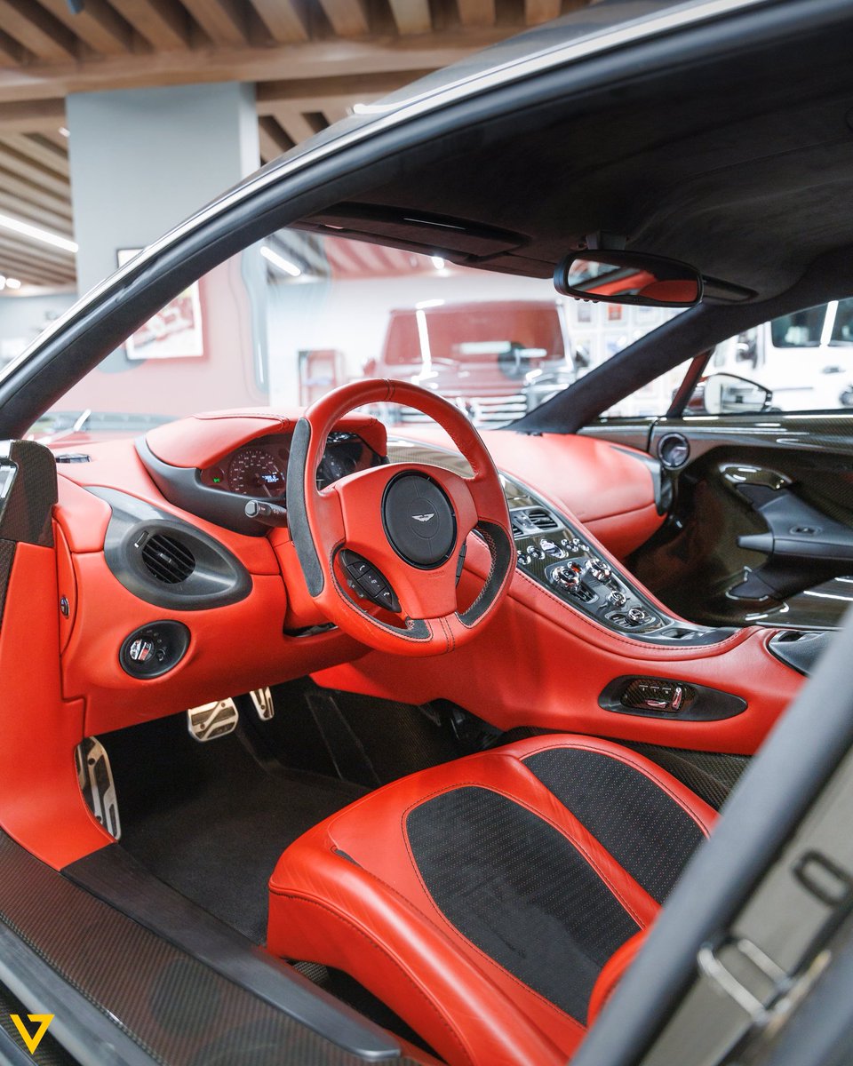 SEVEN CAR LOUNGE tweet media