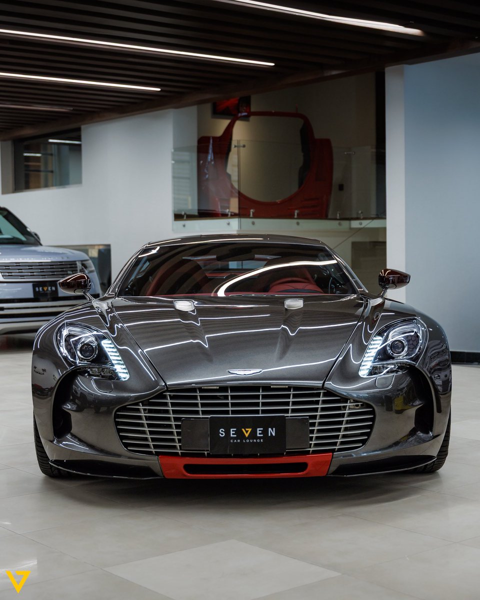 SEVEN CAR LOUNGE tweet media