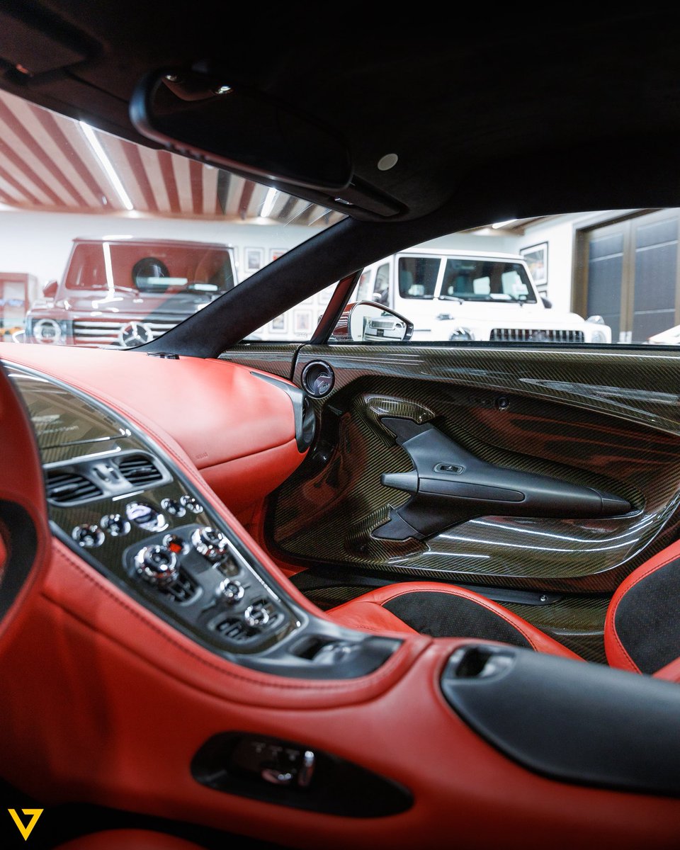 SEVEN CAR LOUNGE tweet media