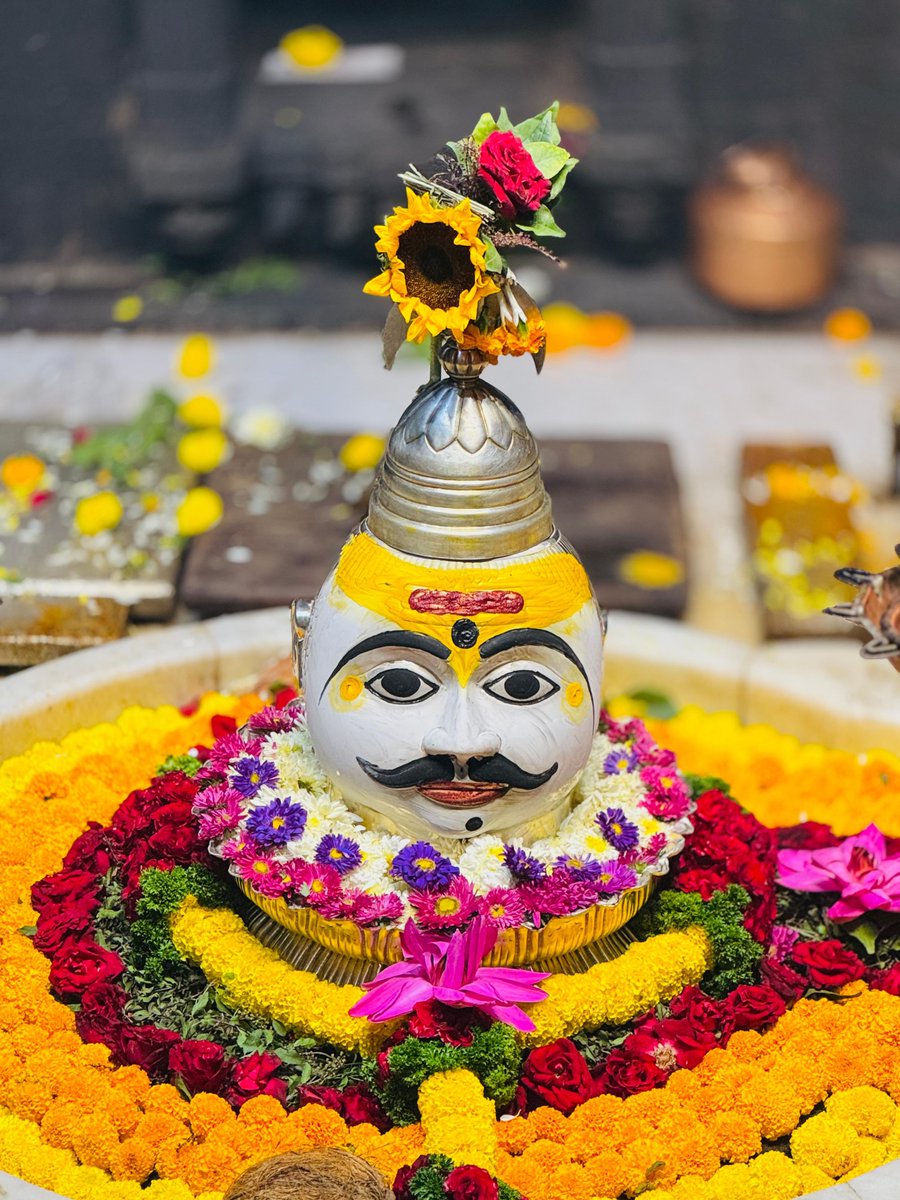12Jyotirling's tweet photo. श्री त्रयम्बकेश्वर ज्योतिर्लिंग संध्याकाल आरती श्रृंगार | 16.03.2026

Shri Trimbakeshwar Jyotirlinga Evening Aarti Shringar | 16.03.2026 https://t.co/J8sar248ON