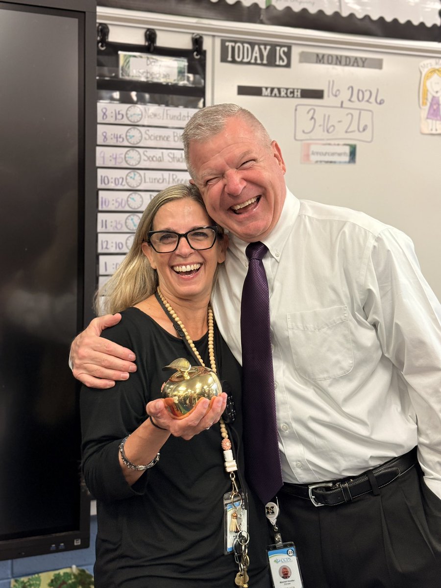 collierschools's tweet photo. The #CFLGoldenApple Surprise Patrol just made its third stop of the day! ๐ Congratulations to Wende Malik @VineyardsVipers! #CCPSProud #FLPublicSchoolProud @Champs4Learningย @SuncoastCU https://t.co/R3aZbS3edQ