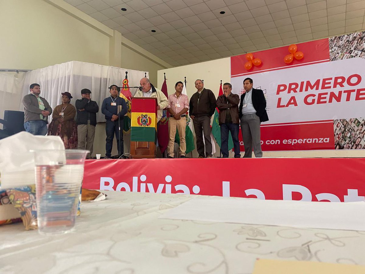 amedinaceli's tweet photo. Después de recorrer más de 100 municipios, hace 2 años se realizó el Encuentro Fundacional de “Primero la Gente”; hoy seguimos trabajando por la #Patria e integrando #Bolivia con el mundo.

#VivaBolivia https://t.co/b1P6Ewi1IK