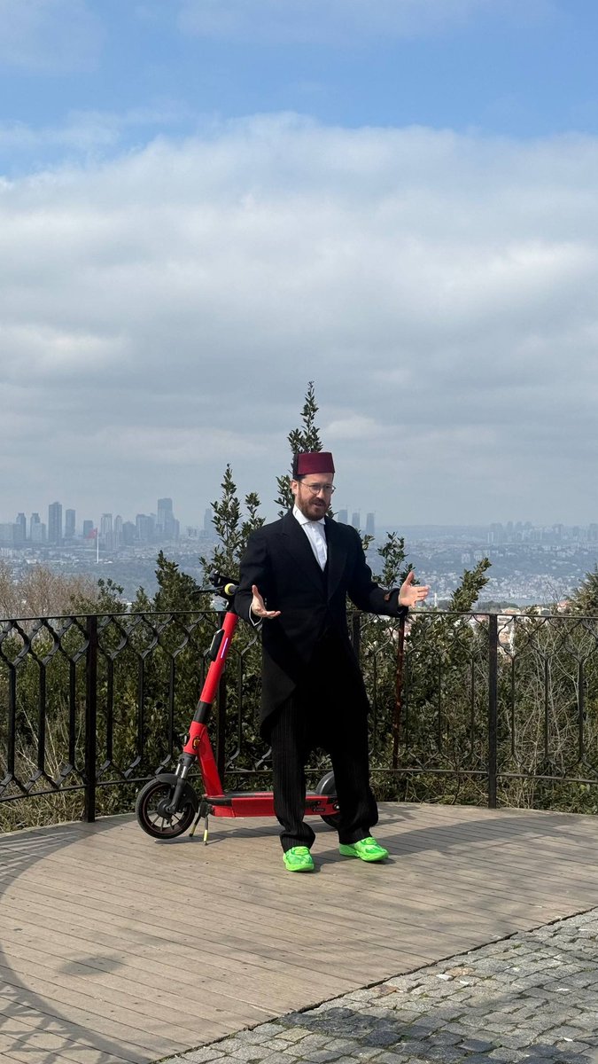 Sertaç Abi'den Sertaç Beyefendi'ye terfi ettiğimiz İstanbul çekimlerimiz başladı :) 

Her Salı 19.00'da <a href="/trtgencresmi/">TRT Genç</a> ekranlarında🖐️