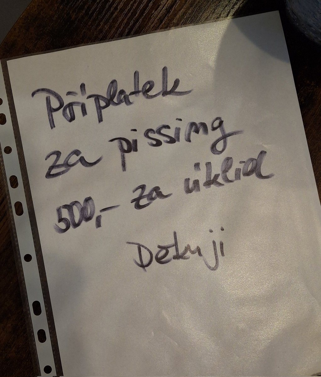 submisivní děva tweet media