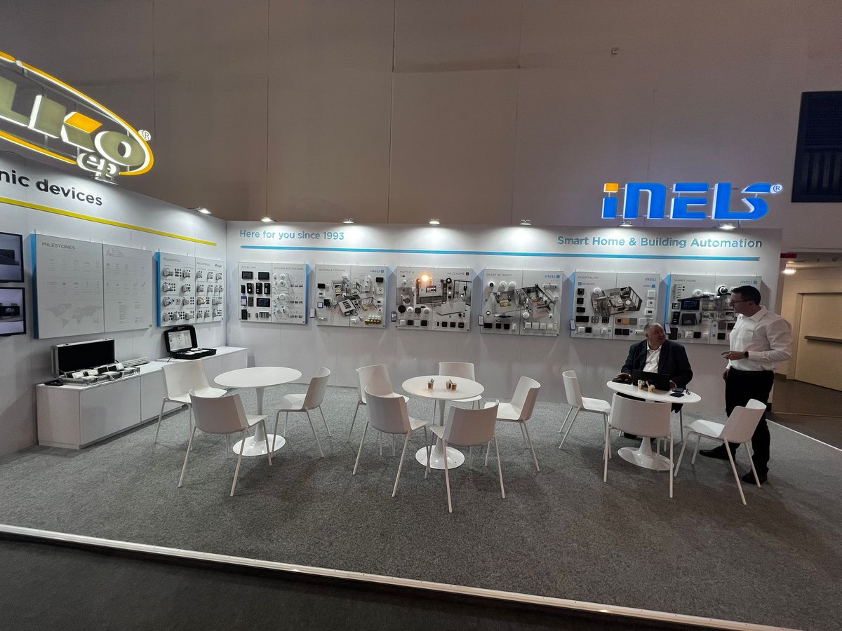 Futurasmus's tweet image. En el stand de ELKO EP – iNELS ELKO EP pudimos conocer sus soluciones para smart home y automatización de edificios. Gracias a Rosta Dusek Dušek por las explicaciones y el recorrido por el stand. 👌

#KNX #LightAndBuilding #INELS #SmartHome #BuildingAutomation