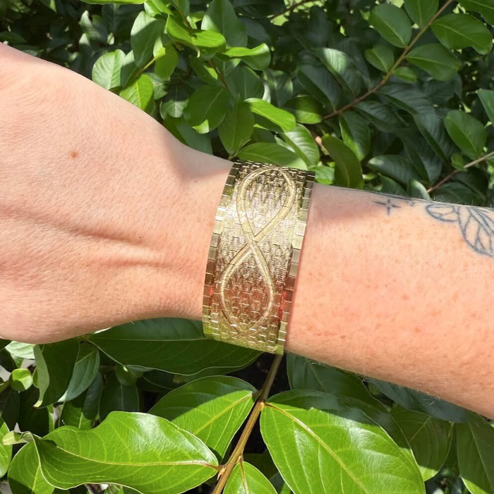 secondannstore's tweet image. Gold tones and colorful stones! 🌿💛

Explore more at SecondAnnStore.com

#SecondAnnStore #ShopWithSAS #VintageJewelry #BraceletStack #GoldBracelet #JewelryLovers #JewelryFinds #ShopSmallBusiness