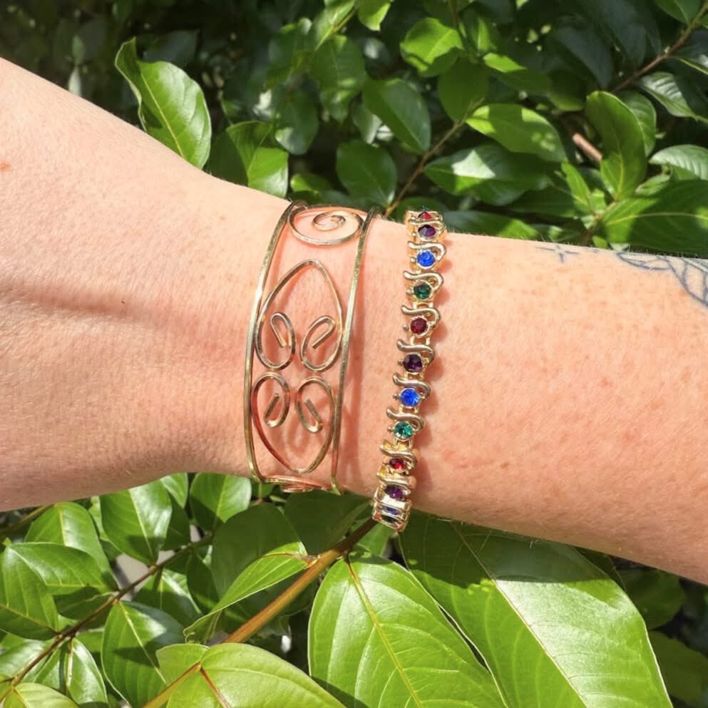 secondannstore's tweet image. Gold tones and colorful stones! 🌿💛

Explore more at SecondAnnStore.com

#SecondAnnStore #ShopWithSAS #VintageJewelry #BraceletStack #GoldBracelet #JewelryLovers #JewelryFinds #ShopSmallBusiness