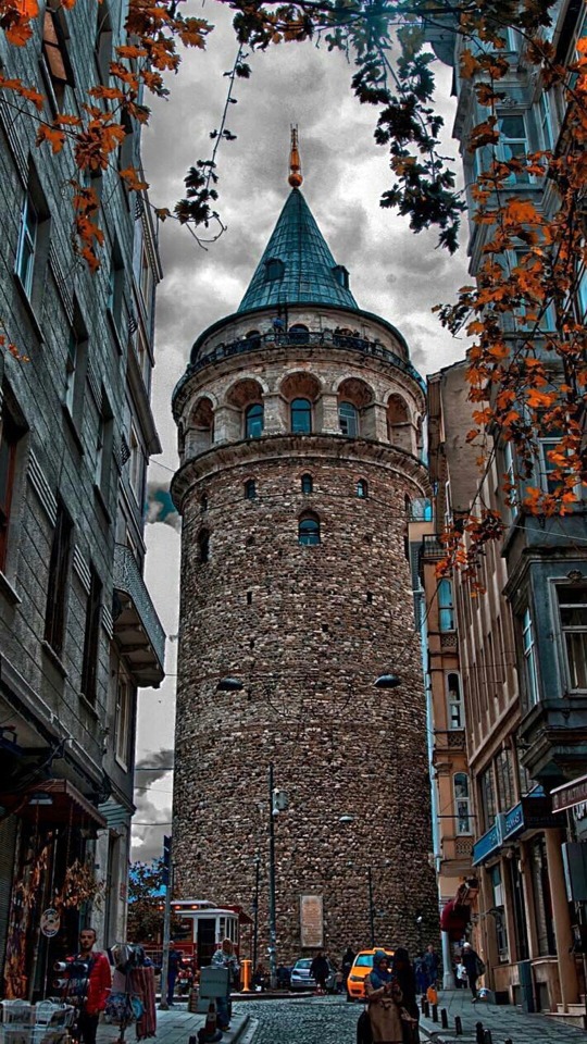 _kahvefali's tweet photo. Hala kaçıyor musun gözlerini, bırakarak birilerinde.. https://t.co/t4ASL4QaCh