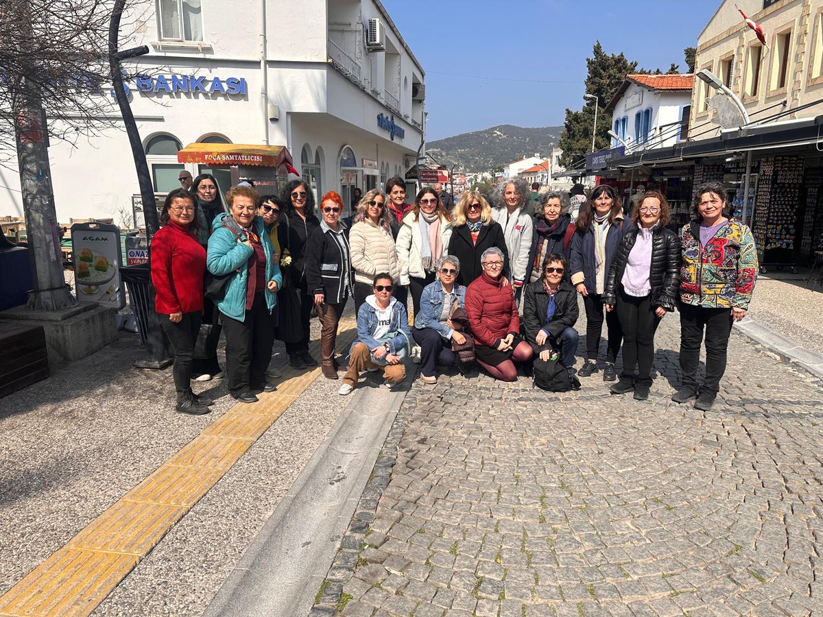 AyvalikKadin's tweet photo. Kuzey Ege Kadınları olarak Foça Barış Kadınları’nın ev sahipliğinde buluştuk. Sohbetin, dayanışmanın ve dostluğun iyi geldiği güzel bir gün oldu. 💜♀️🌿
@FOCABARISKADIN @urkadurla @dikilikadinplat   @kk_platform 
#kadındayanışmasıyaşatır https://t.co/AAdYTJWe7j