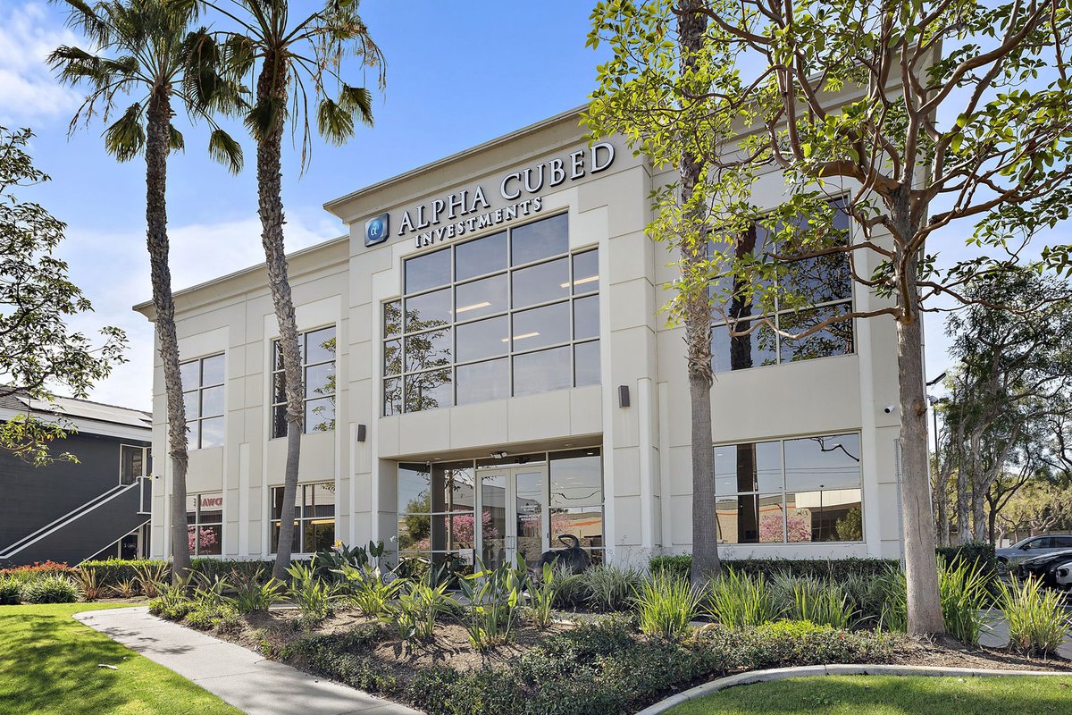 TidemarkRE's tweet photo. NEW LISTING: 1124 Bristol St, Costa Mesa 📍
🏢 13,103 SF Office Building 
💰 $6,299,982 | 6.15% Cap Rate 
📝 New 7-yr lease w/ CAPTRUST 
✈️ Minutes from JWA &amp; South Coast Plaza
Contact Taylor Snyder: (949) 533-1321
CA DRE 02092420
#TidemarkRealEstateServices #CRE #CostaMesa https://t.co/l9IjFqDpy8