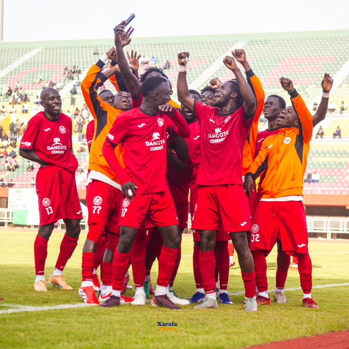 ViewsXarala's tweet photo. Album photo 

Match Championnat.
19ème Journée de @LSFP_sn 
ASC Jaraaf vs Walydaan 

Crédit photo by : @ViewsXarala 
@LEOFOOTsn 

#footlocal #senefoot #foot #senegal #galsen #lsfp #ligue #match https://t.co/mijTkLKxfn