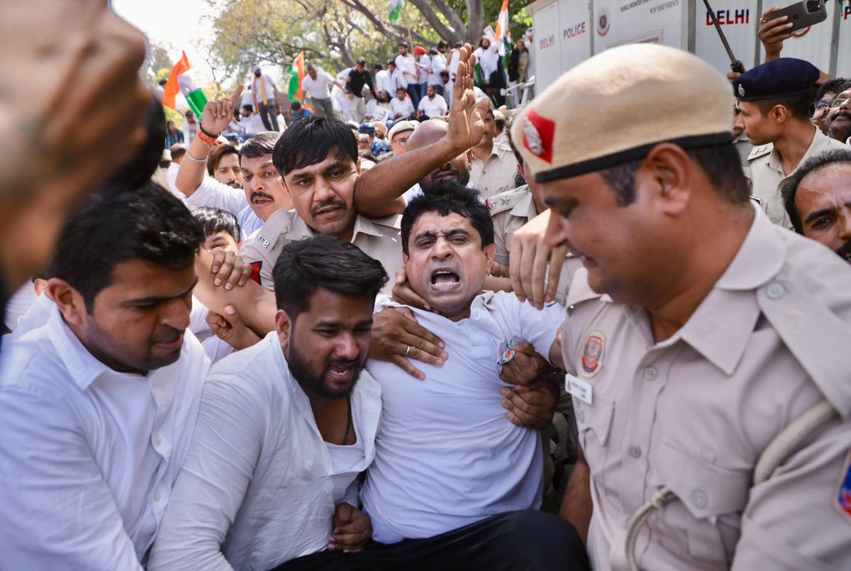 ManishYadavIn's tweet photo. भारत-विरोधी US ट्रेड डील के खिलाफ दिल्ली के जंतर-मंतर पर @IYC द्वारा ऊर्जावान राष्ट्रीय अध्यक्ष भाई @UdayBhanuIYC जी के नेतृत्व में आयोजित हल्ला बोल प्रदर्शन में जननेता श्री @SachinPilot जी के साथ शामिल होकर आवाज बुलंद की। https://t.co/A8oZPqhC9i