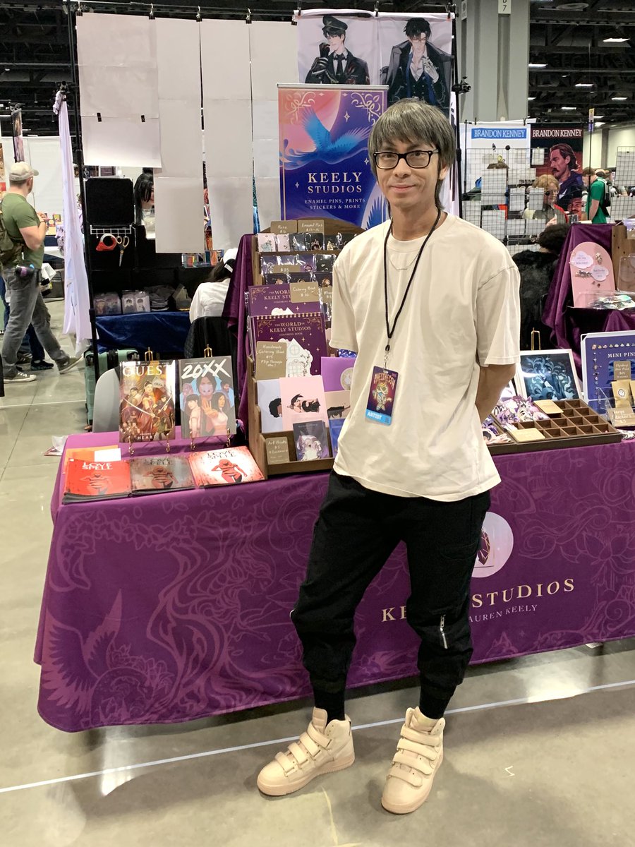 JonathanLunaCom's tweet photo. Yesterday at Awesome Con. First time wearing my Billie Eilish Nikes. :) https://t.co/QfgTeFmvnD