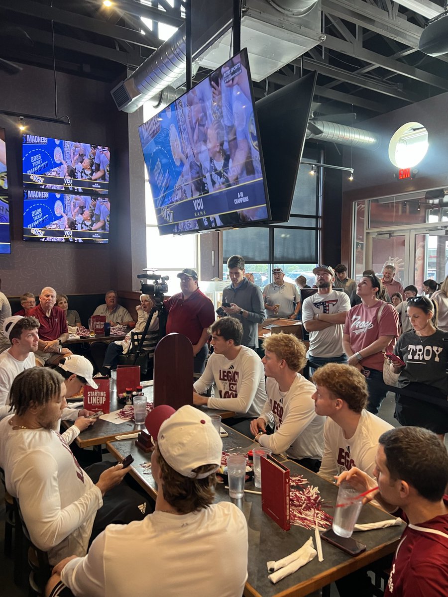 Baumhower's Victory Grille tweet media