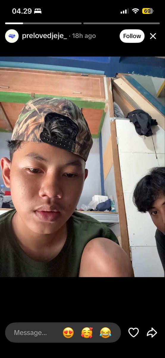 dulands__'s tweet photo. Barangkali ada yang tau akun tiktok tersebut sama orang yang ada di foto tersebut kalau bisa, kasih tau alamat dan report akun tiktoknya brad bradkuh, hatur nuhun 🙏

@infodepok_id 
@ngumpuldidepok 
@InfodepokPanmas https://t.co/NWlbG6uoZj