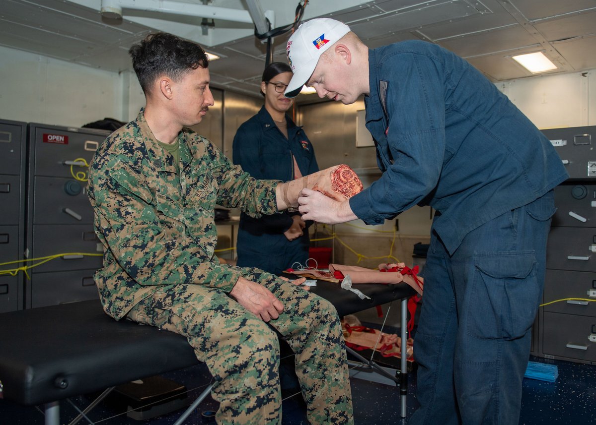 NavyMedicine's tweet photo. 🌊Critical care on the high seas with hospital corpsmen aboard #USSEssex #LHD2 during a mass casualty drill. Rapid assessment and treatment are crucial, and this training keeps our medics ready. #MASCAL #Navy250 #Freedom250 https://t.co/eDI5FPALB5
