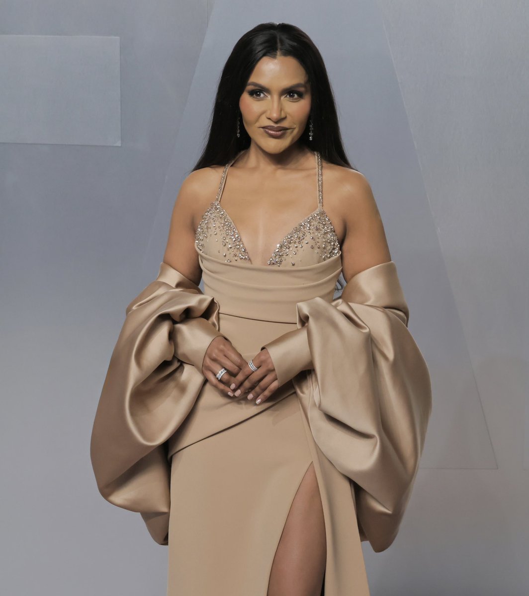 ElieSaabWorld's tweet image. Minnie Driver and Mindy Kaling in ELIE SAAB at the 2026 Vanity Fair Oscar Party.

#MINNIEDRIVER
#MINDYKALING
#ELIESAAB