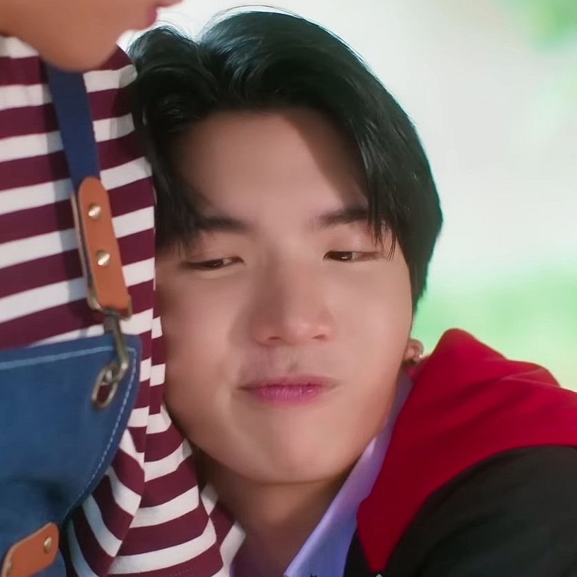 jenny 𝜗ৎ tweet media