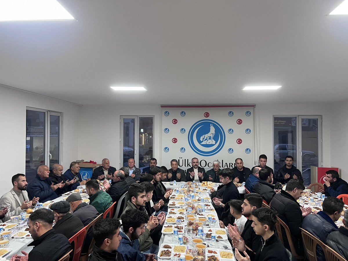 turgaysengonul's tweet photo. Ülkü Ocakları Malatya İl Başkanlığı olarak Mübarek Ramazan Ayının 26. iftarını Milletvekilimiz, geçmiş dönem il başkanımız, meclis üyemiz, esnaflarımız ve değerli ülküdaşlarımız ile birlikte yaptık. 

İftar programımıza destek veren Battalgazi Belediyesi Meclis Üyemiz Naim Özdemir’e teşekkür ediyoruz.

@ayyildirim1