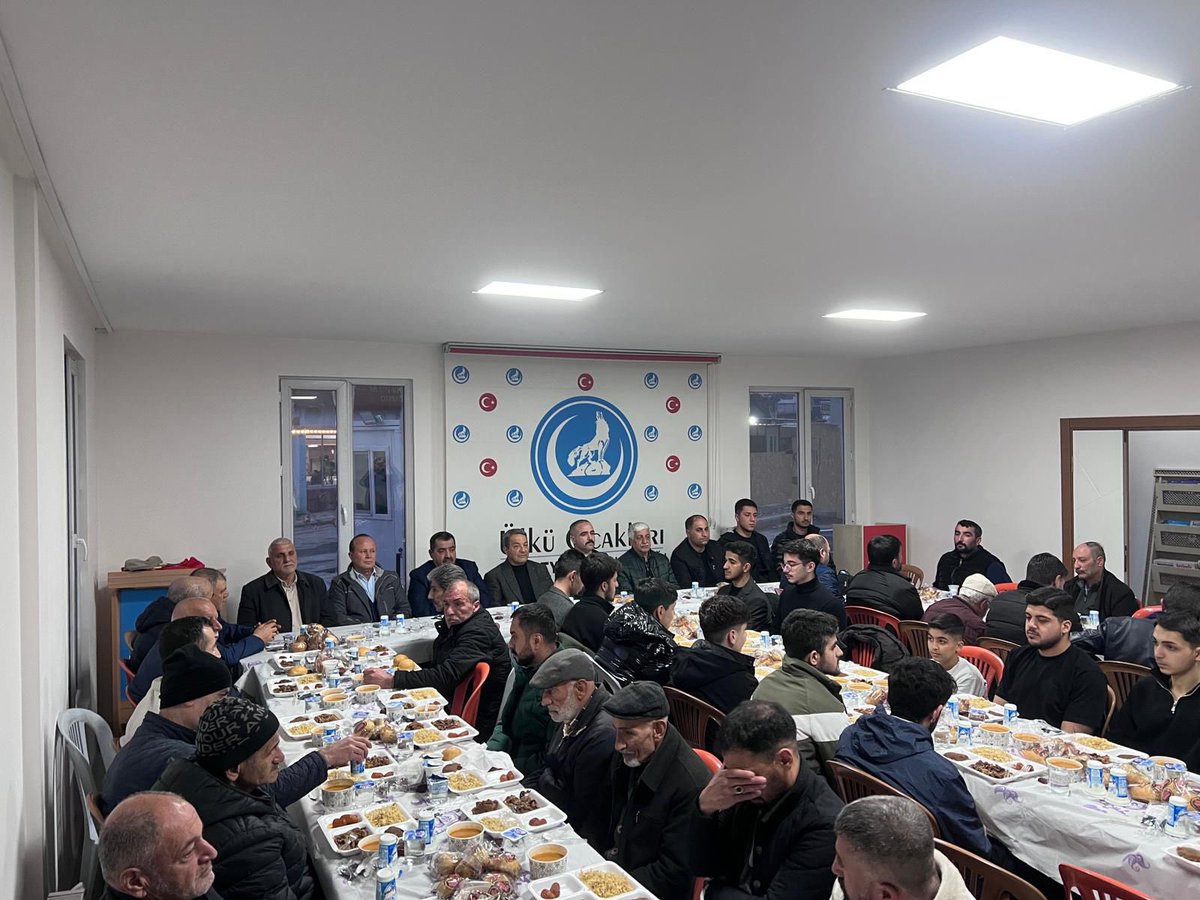 turgaysengonul's tweet photo. Ülkü Ocakları Malatya İl Başkanlığı olarak Mübarek Ramazan Ayının 26. iftarını Milletvekilimiz, geçmiş dönem il başkanımız, meclis üyemiz, esnaflarımız ve değerli ülküdaşlarımız ile birlikte yaptık. 

İftar programımıza destek veren Battalgazi Belediyesi Meclis Üyemiz Naim Özdemir’e teşekkür ediyoruz.

@ayyildirim1
