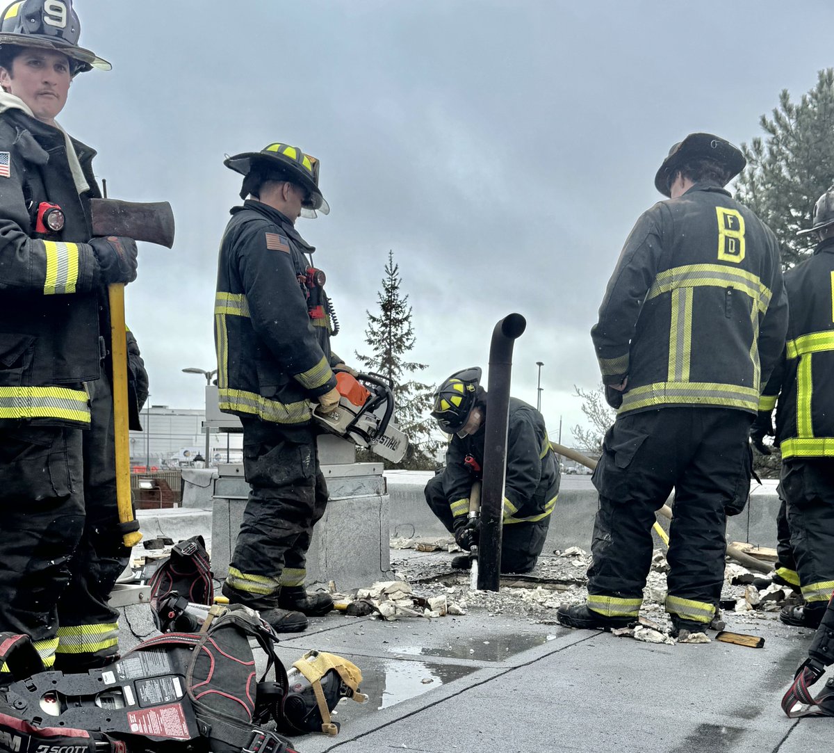 Boston Fire Dept. tweet media