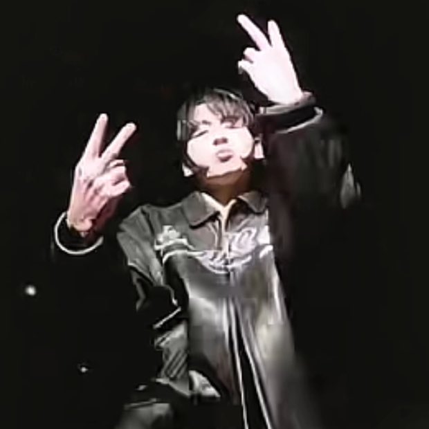 jungkook admirer tweet media
