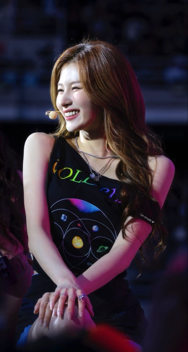 Tzuyu_TWICE_No1's tweet image. サナと過ごした淡い夏💜
#TWICE #Coldplay #サナ #sana