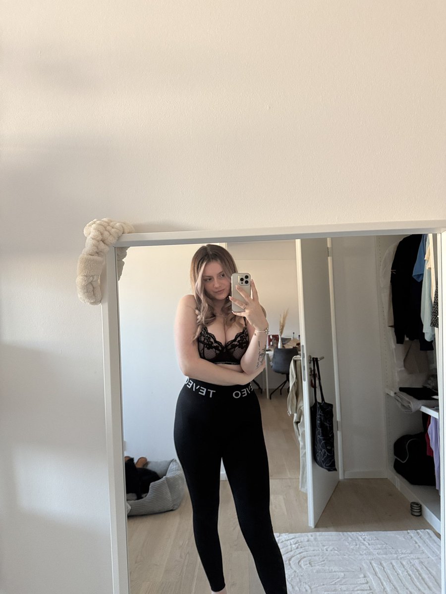 Leniii💕 tweet media