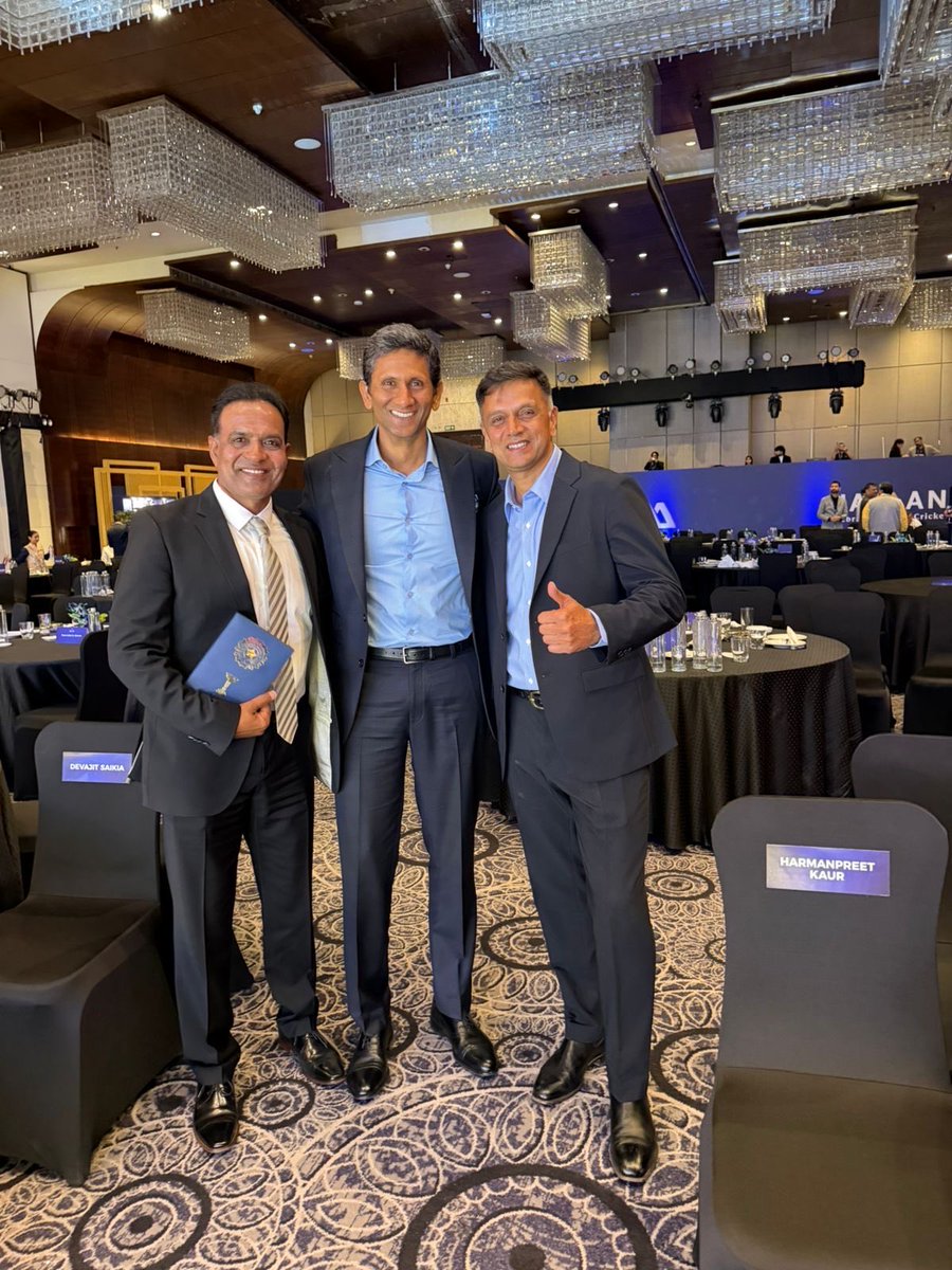SunilJoshi_Spin's tweet photo. A special night for Indian cricket celebrating our ICC title-winning teams at the Naman Awards. 🇮🇳
Congrats to my teammate &amp; dear friend Rahul Dravid on the Col. C.K. Nayudu Lifetime Achievement Award, &amp; to all the awardees.🇮🇳
⁦@M_Raj03⁩ R Binny 
#NamanAwards #TeamIndia https://t.co/ayjQfsFans