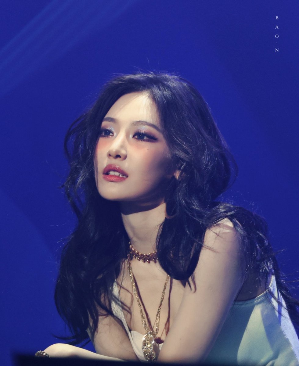 imnotbloomy's tweet photo. ตำนานอังกอร์เกาหลี เวอซาเช่หนิงหนิง สวยม่ก https://t.co/t9xOJqpplZ