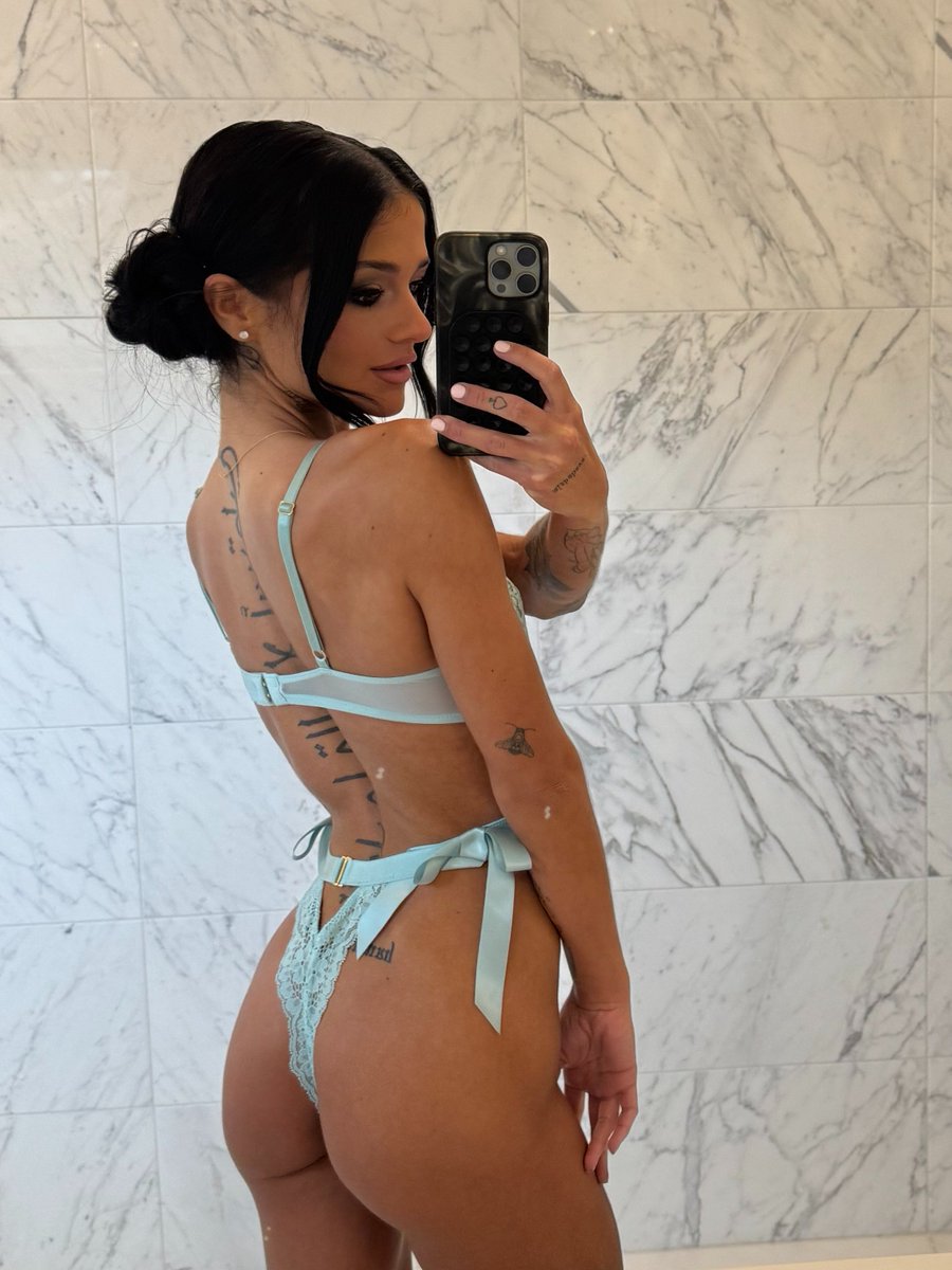 SHEFORKEEPS tweet media