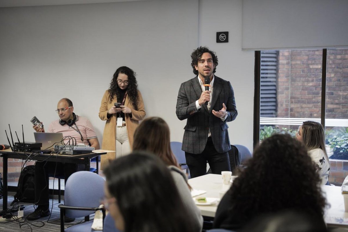 OITAndina's tweet photo. Seguimos promoviendo la inserción laboral de trabajadores migrantes en 🇨🇴 

Hoy a través de la4⃣Agenda de Transferencia de Aprendizajes del programa Empleo Sin Barreras desarrollado por la #OIT y el @ServiciodEmpleo con el apoyo de @CitImmCanFR 🇨🇦
🧵 https://t.co/LNuqT10JJY