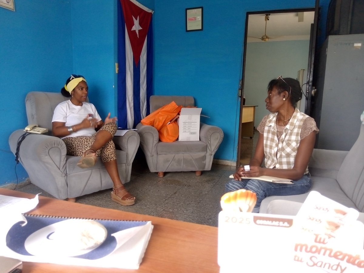 El sistema de trabajo que desde hace dos semanas implementamos en la CTC Cotorro  no tardo en dar sua resultados. Hoy me reuní con una de las compañeras aspirantes a ocupar una de nuestras plazas de trabajadores en convocatoria. 
#CubaEstáFirme #CtcLaHabana