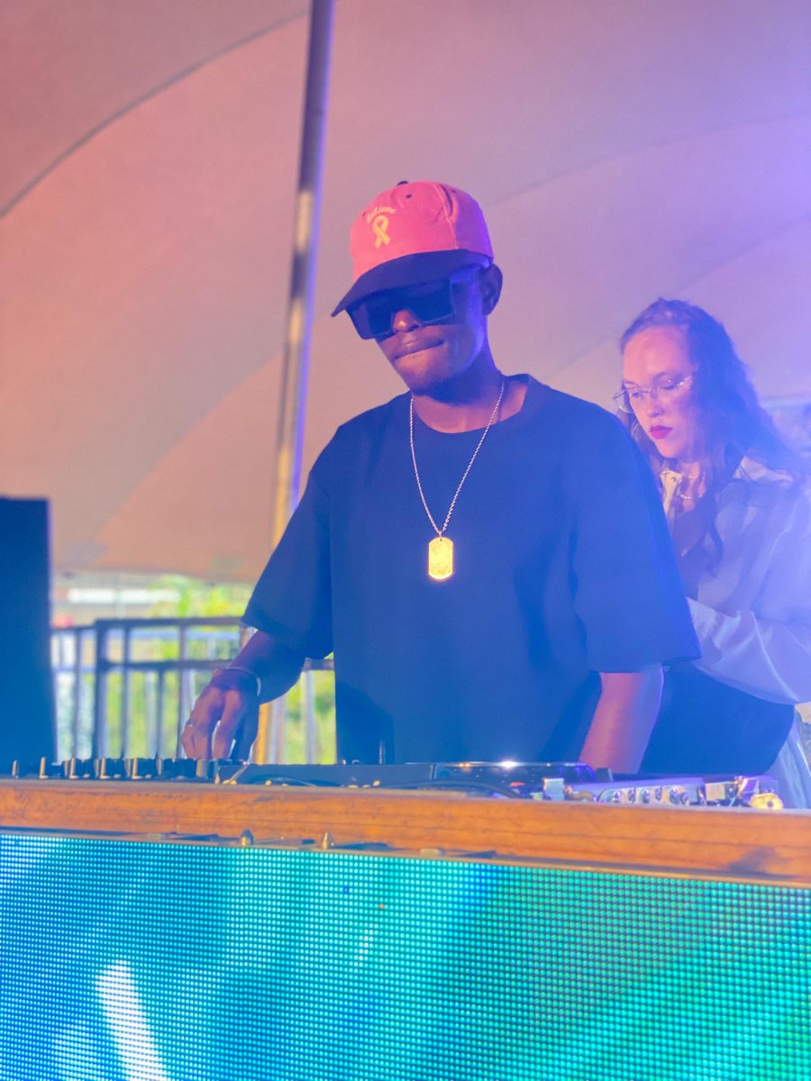 JoshMajorZW's tweet image. We came through and we held it down for the Afro House Music culture, Thank you @roots_zim_ ❤️🙌🏿

📸 : @dj_quemaster 
📍 : @roots_zim 

#afrohouse #housemusic #rootszim #dj #joshmajor