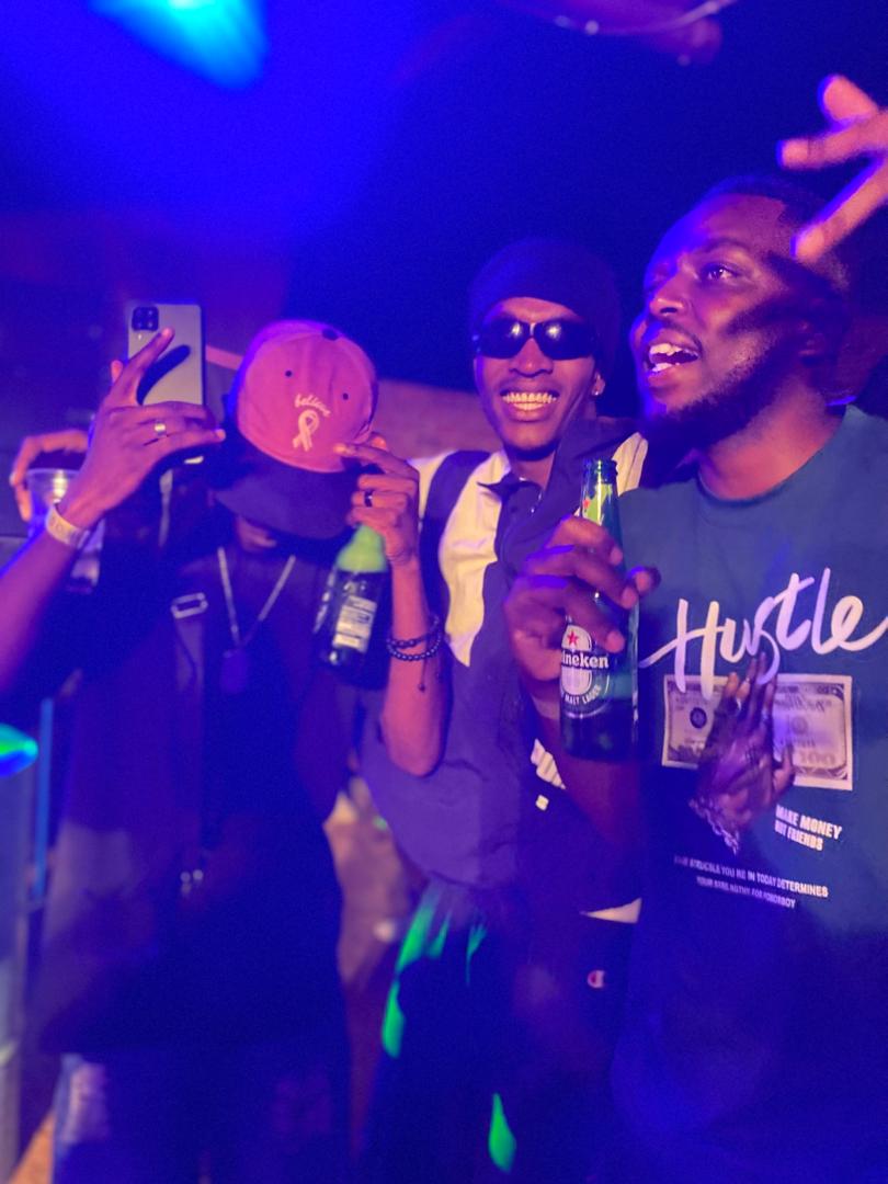 JoshMajorZW's tweet image. We came through and we held it down for the Afro House Music culture, Thank you @roots_zim_ ❤️🙌🏿

📸 : @dj_quemaster 
📍 : @roots_zim 

#afrohouse #housemusic #rootszim #dj #joshmajor