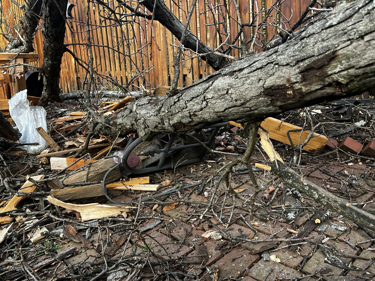 kentbabb's tweet photo. .@YETICoolers My neighborhood outside DC has many stately (and occasionally diseased) 100-year-old oak trees, one of which fell into our backyard on Friday. As we say back home, this thing was a *hoss.* This is #notanad, just an appreciation/amazement post that everything this tree hit was obliterated, especially the cedar table/platform that held our Yeti. Seriously, this thing exploded like Alderaan ran full speed into Krypton. But the cooler itself? Took a direct hit from a TREE and is somehow just fine. Opens and closes as normal, not even a dent. Legit incredible how well this thing is made.