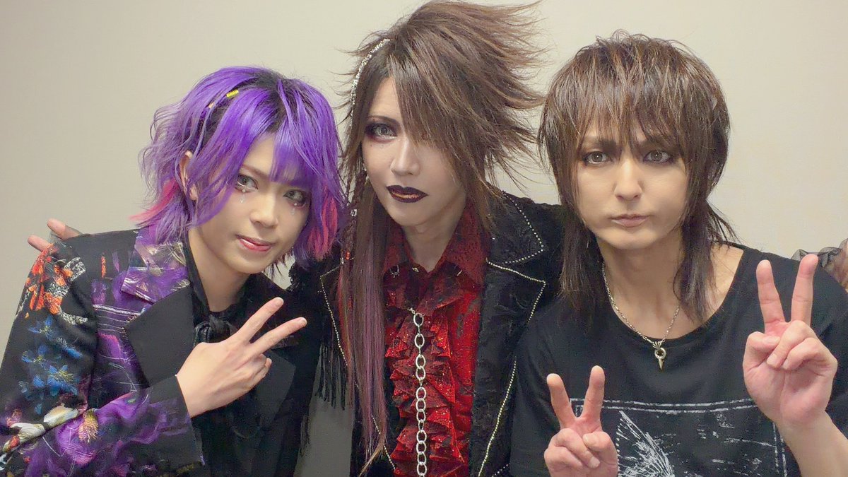 燿 / YO😼 tweet media