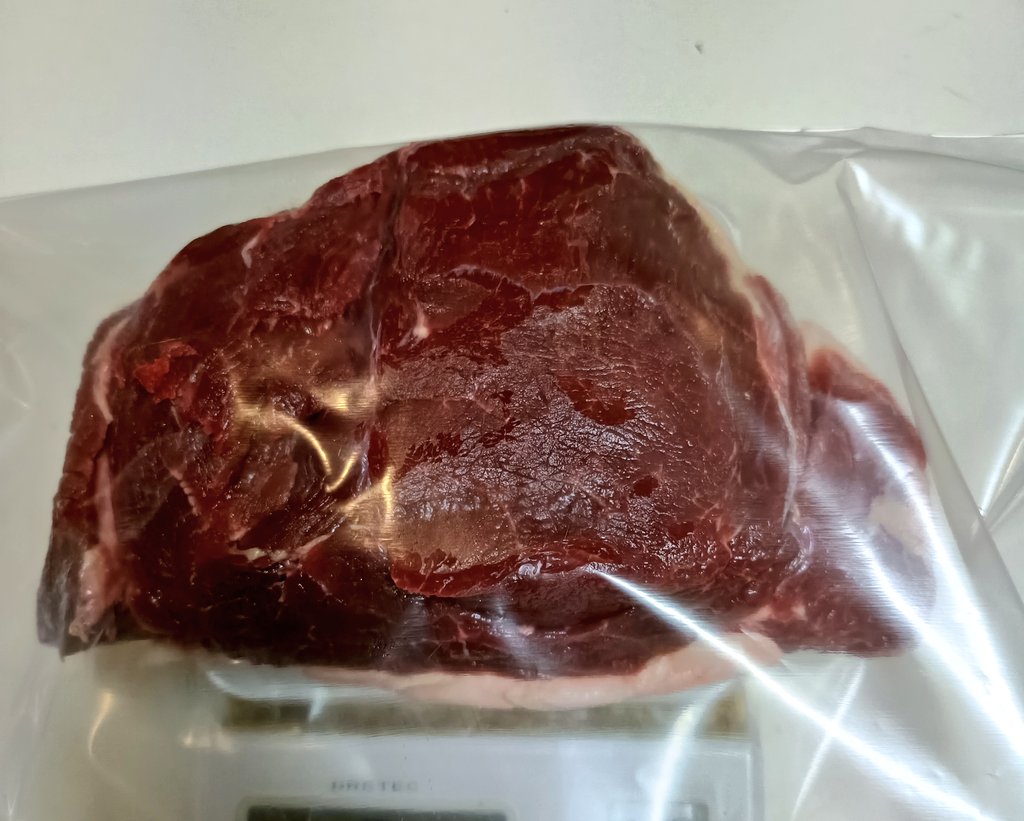 hodilabo's tweet photo. 頂いた猪肉、塩麹に1晩漬けます😃 https://t.co/jNk3yjL03K